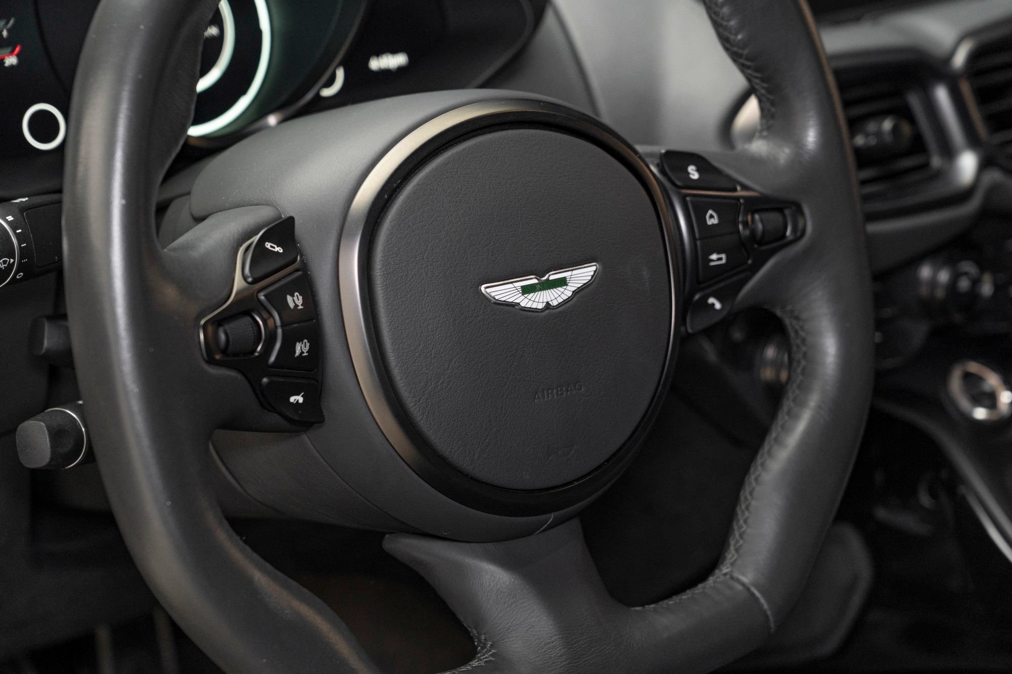 Used 2020 Aston Martin V8 Vantage AMR RWD image 25