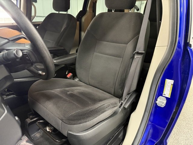 Used 2018 Dodge Grand Caravan SE w/ UConnect Hands-Free Group image 19