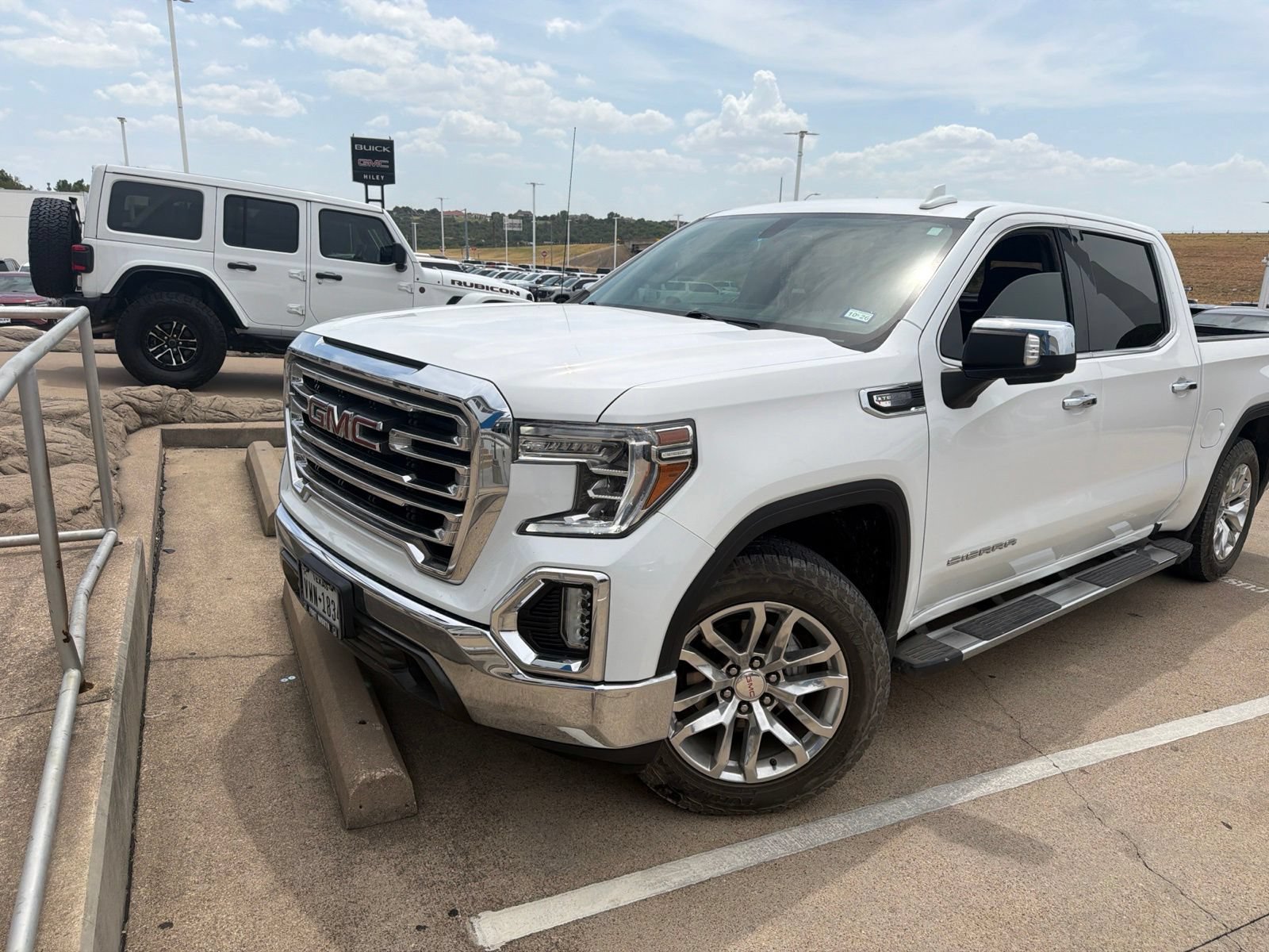 Used 2021 GMC Sierra 1500 SLT RWD image 7