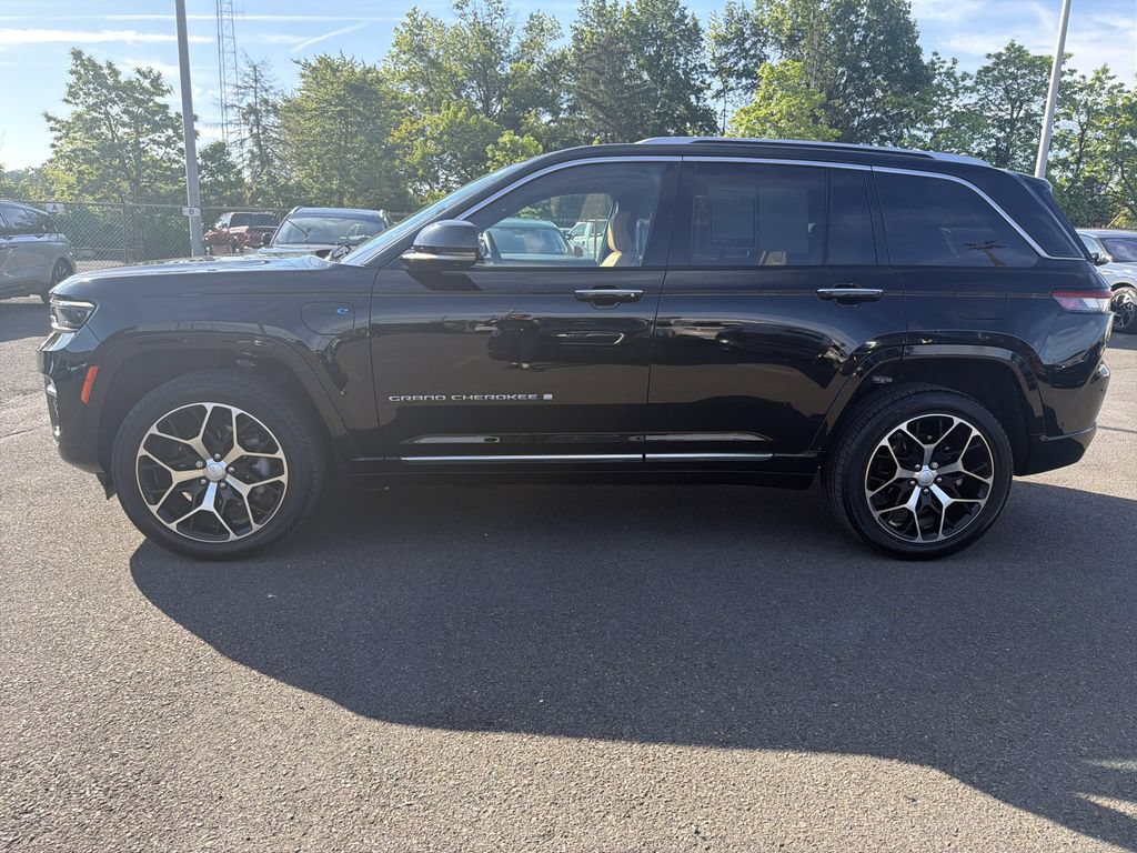 Used 2023 Jeep Grand Cherokee Summit AWD/4WD image 2