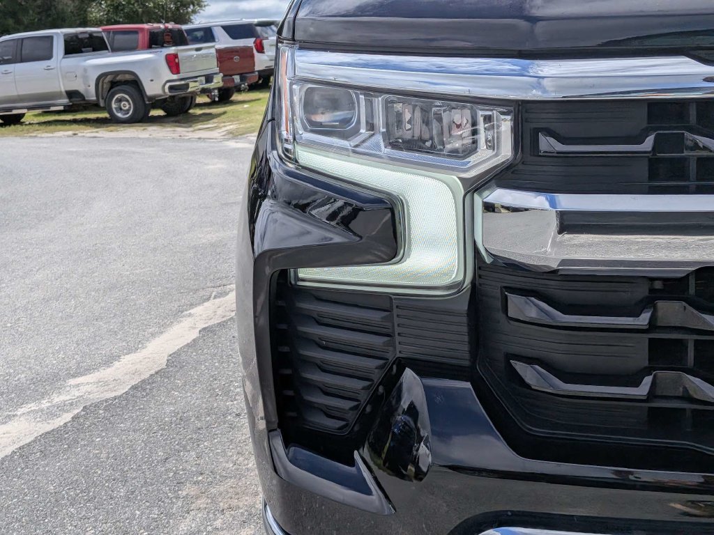 Used 2025 Chevrolet Silverado 1500 LT RWD image 9