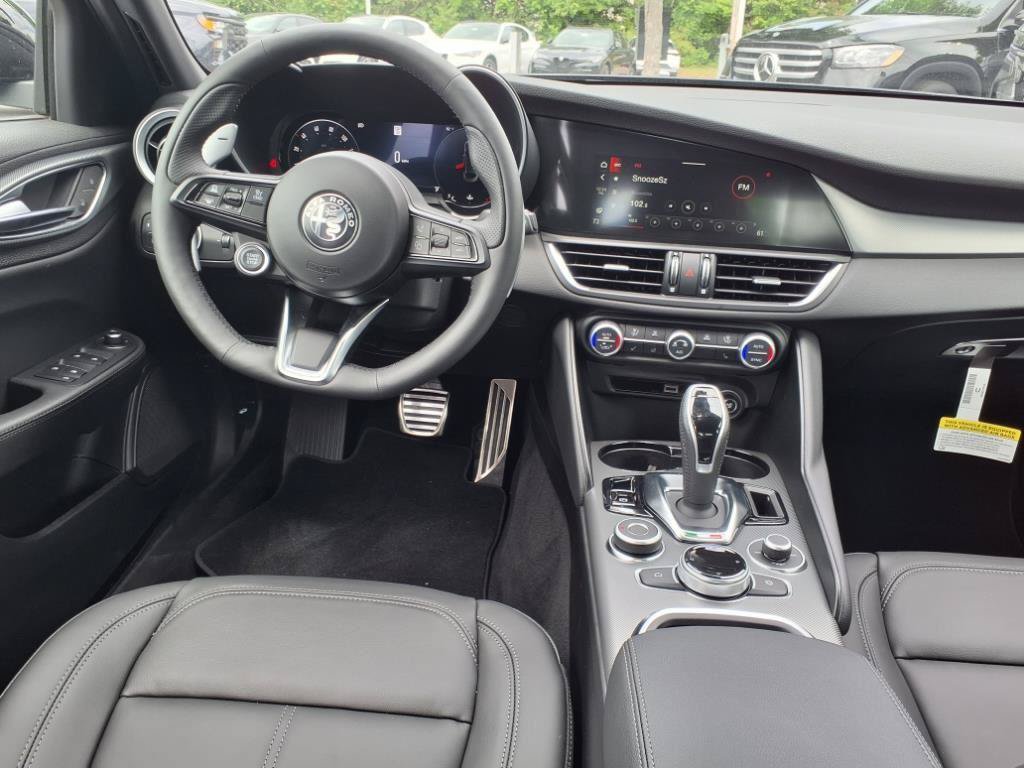 New 2025 Alfa Romeo Giulia w/ Driving Assist Package RWD image 23