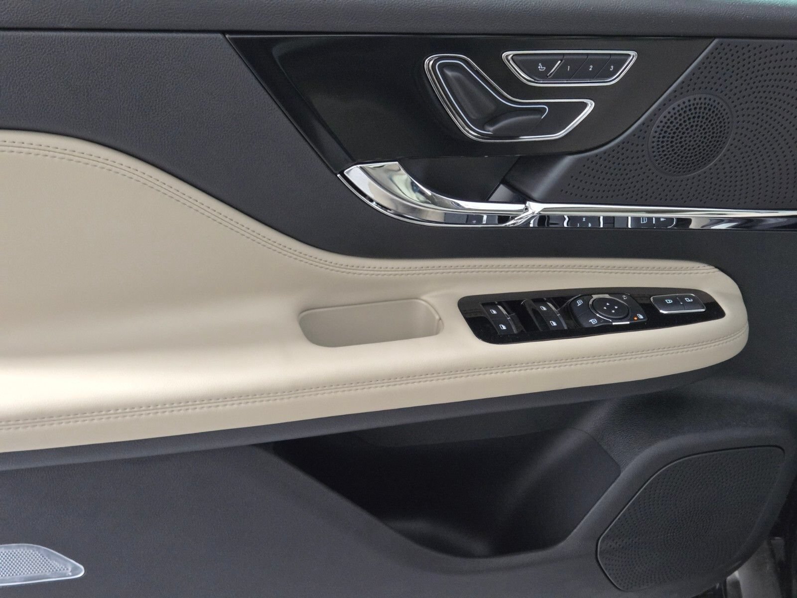 New 2026 Lincoln Corsair Reserve FWD image 23