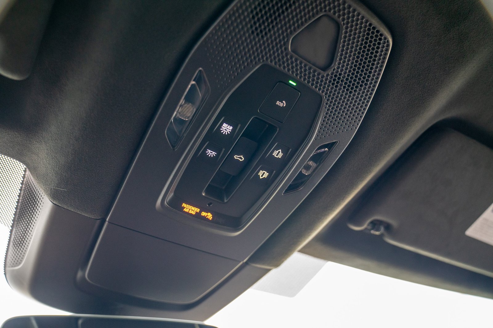 Certified 2025 Porsche Macan Turbo Electric AWD/4WD image 21