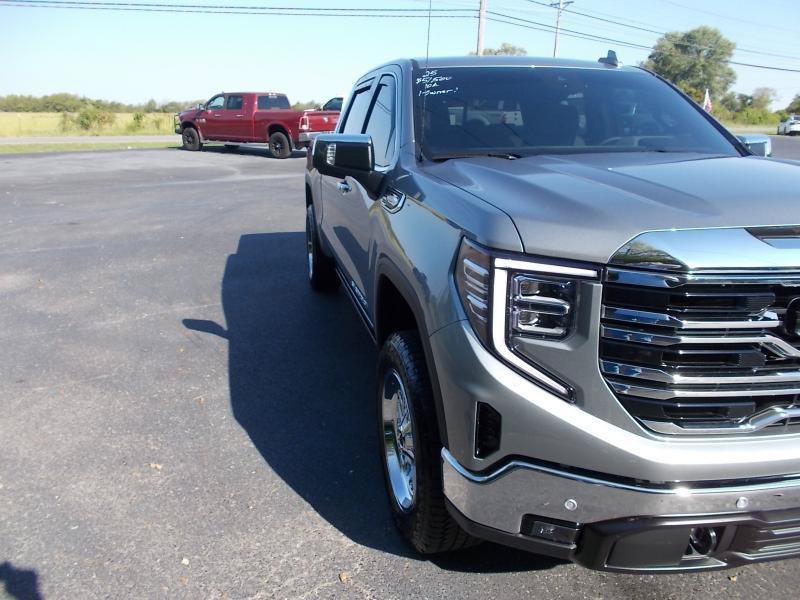 Used 2025 GMC Sierra 1500 SLT w/ SLT Premium Plus Package AWD/4WD image 10