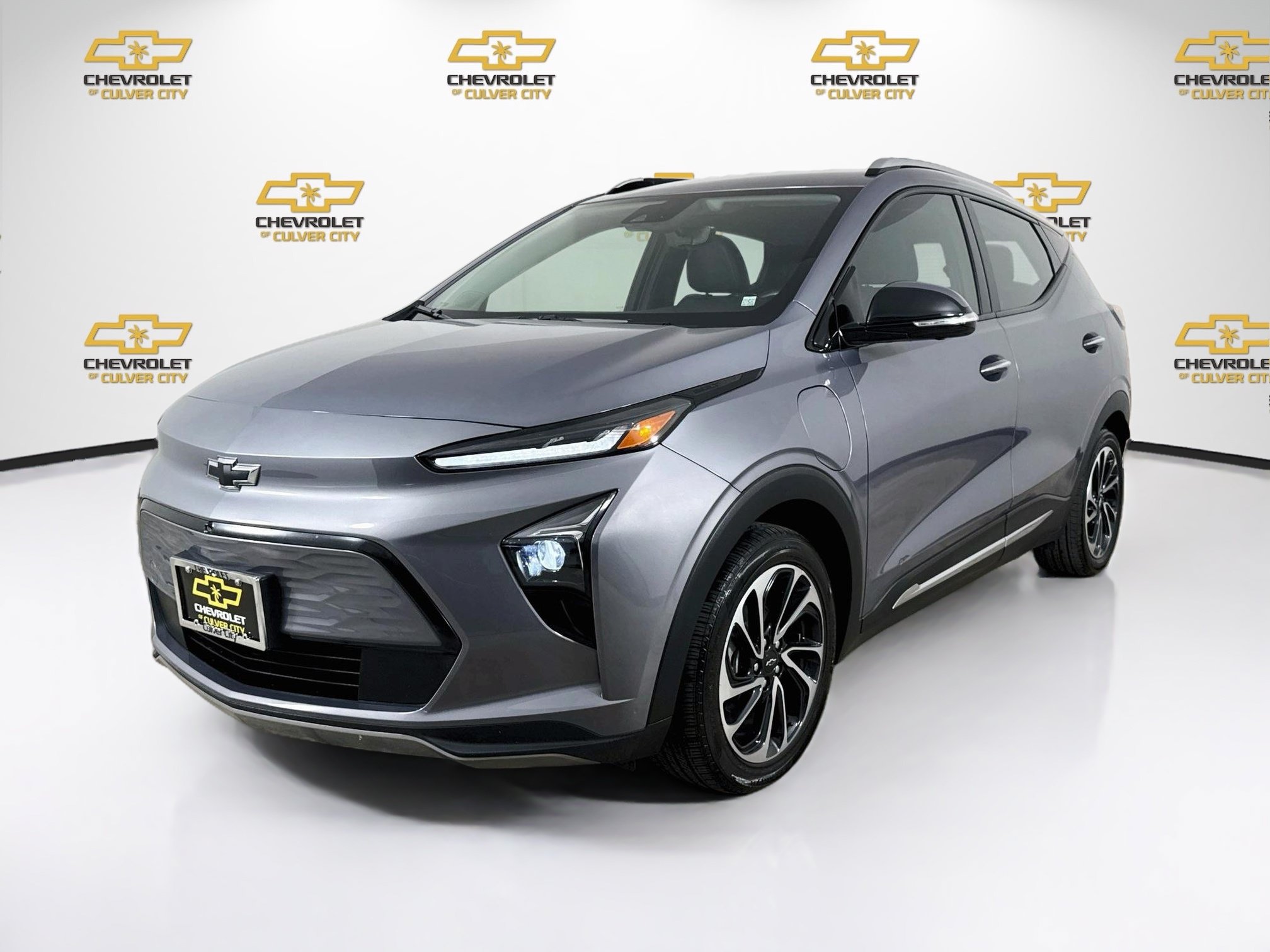 Used 2023 Chevrolet Bolt EUV Premier w/ Super Cruise Package FWD image 3