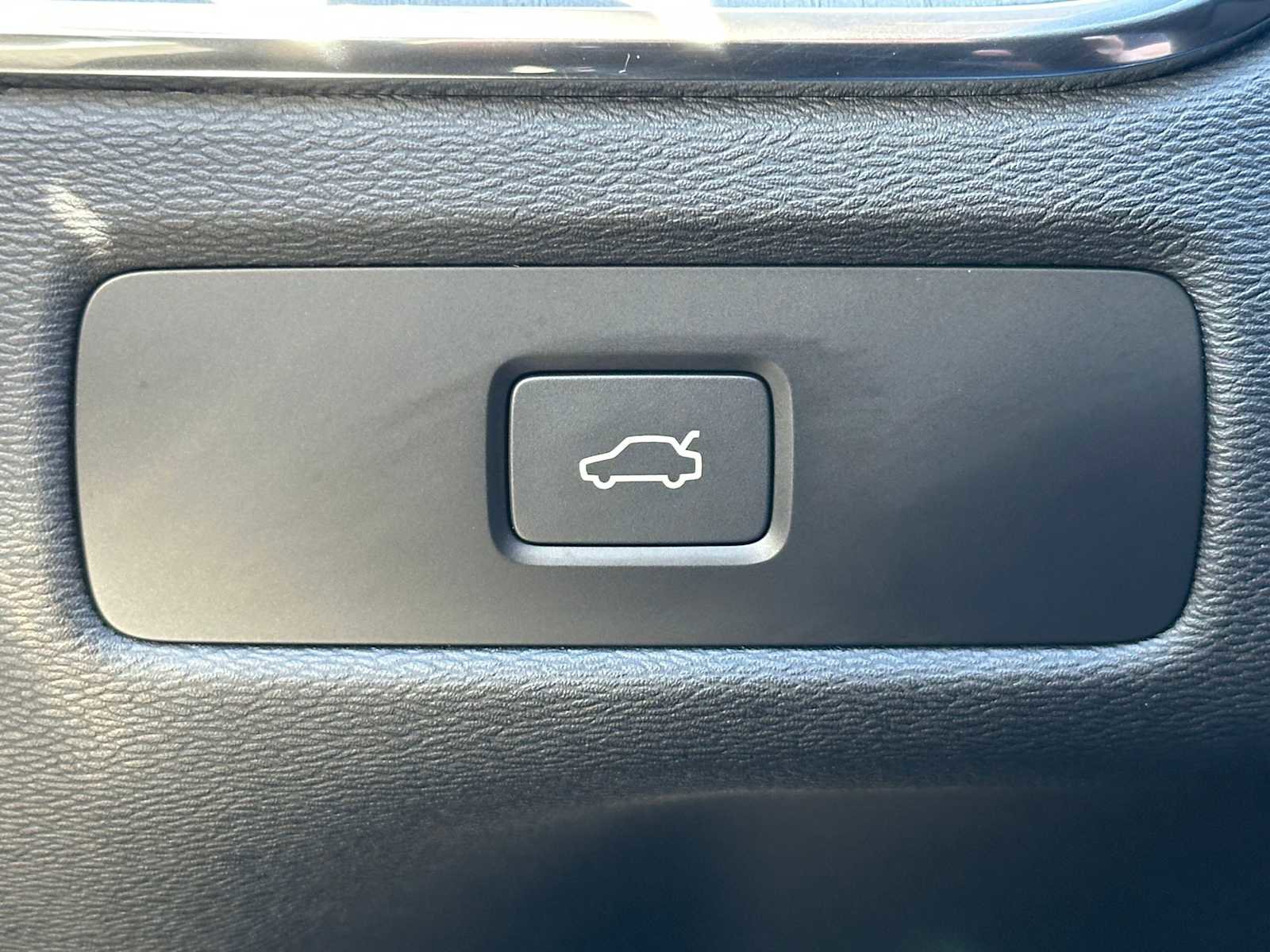 New 2025 Volvo XC60 B5 Ultra w/ Protection Package Premier image 32