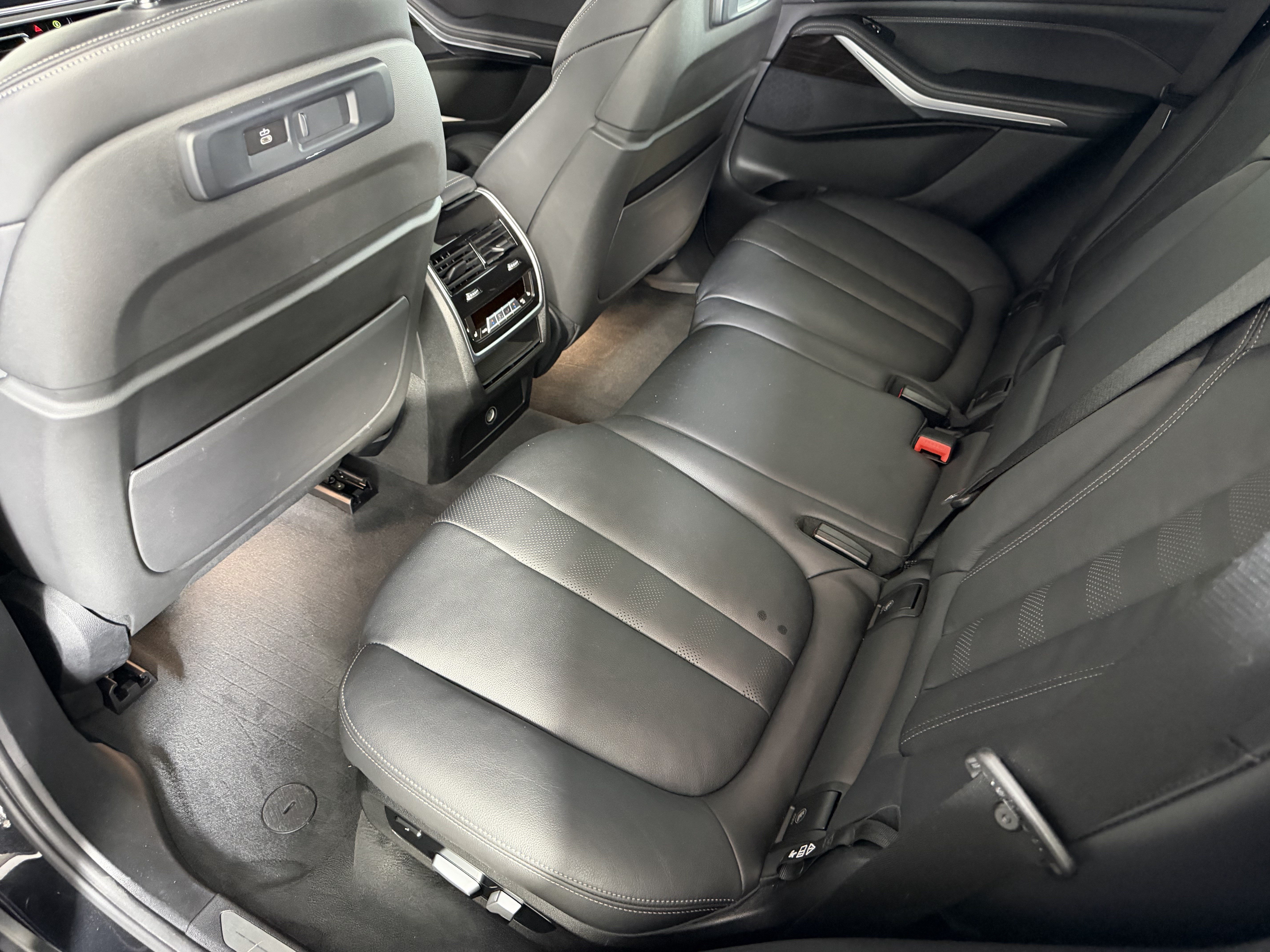 Used 2021 BMW X5 xDrive40i w/ Convenience Package AWD/4WD image 17