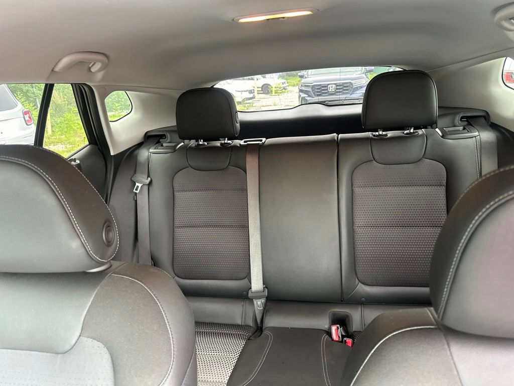 Used 2025 Chevrolet Trax LT FWD image 17
