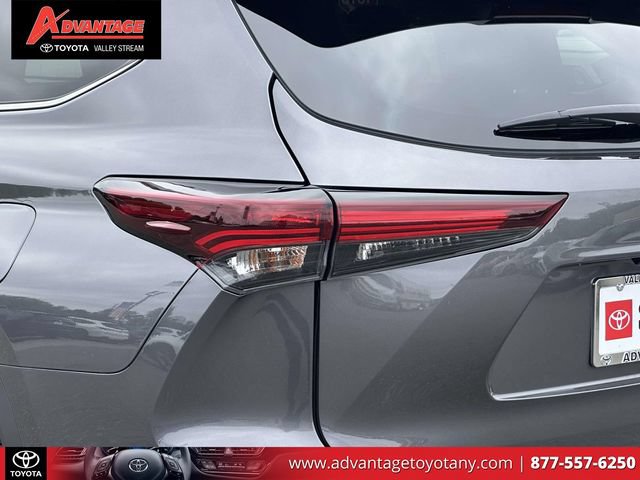 Used 2024 Toyota Highlander XLE AWD/4WD image 13