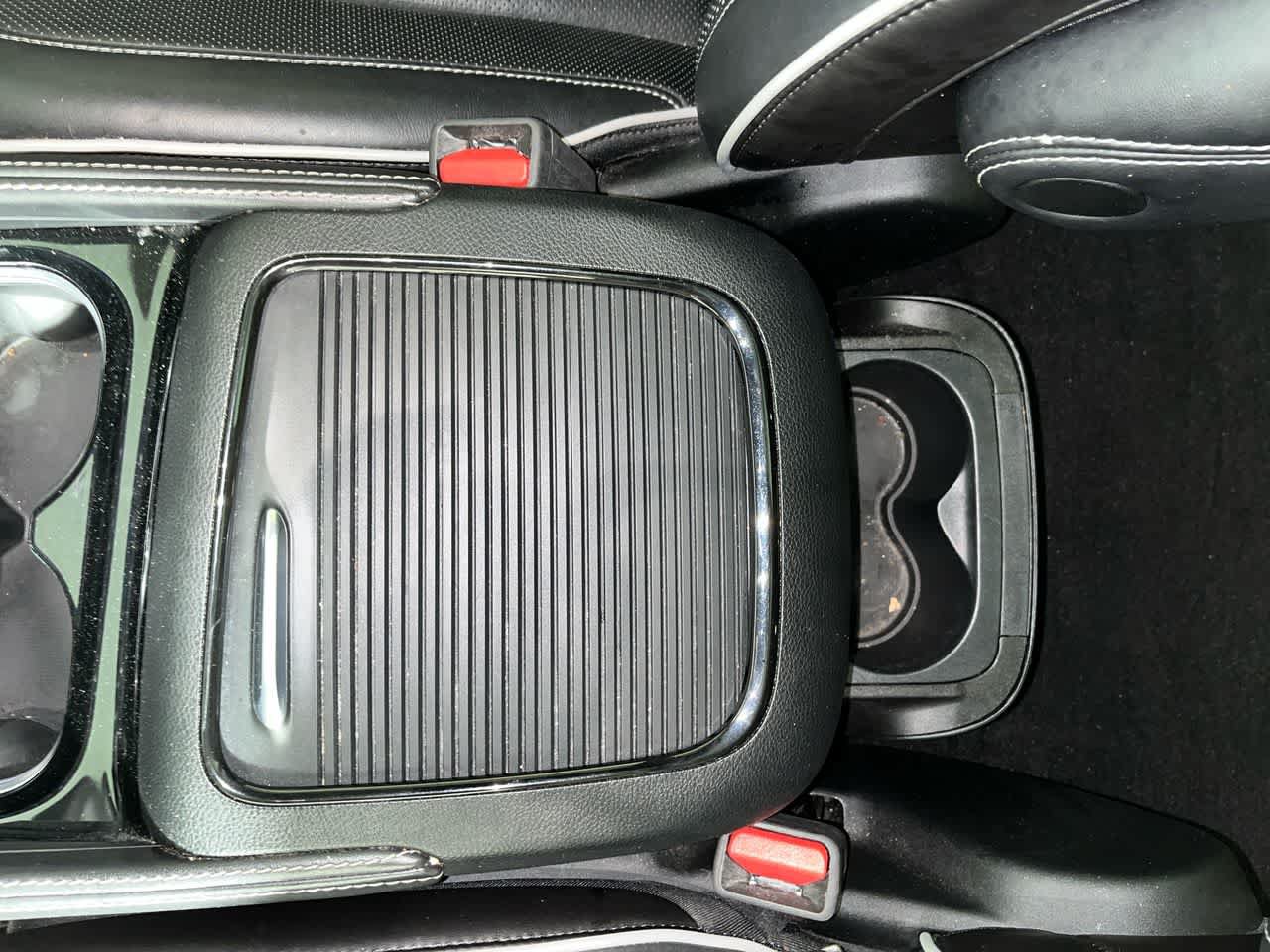 Used 2024 Chrysler Pacifica Premium FWD image 23