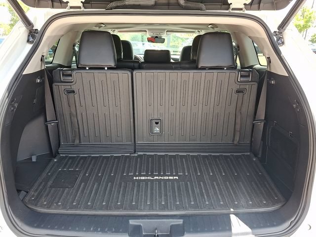 Used 2023 Toyota Highlander XLE FWD image 28