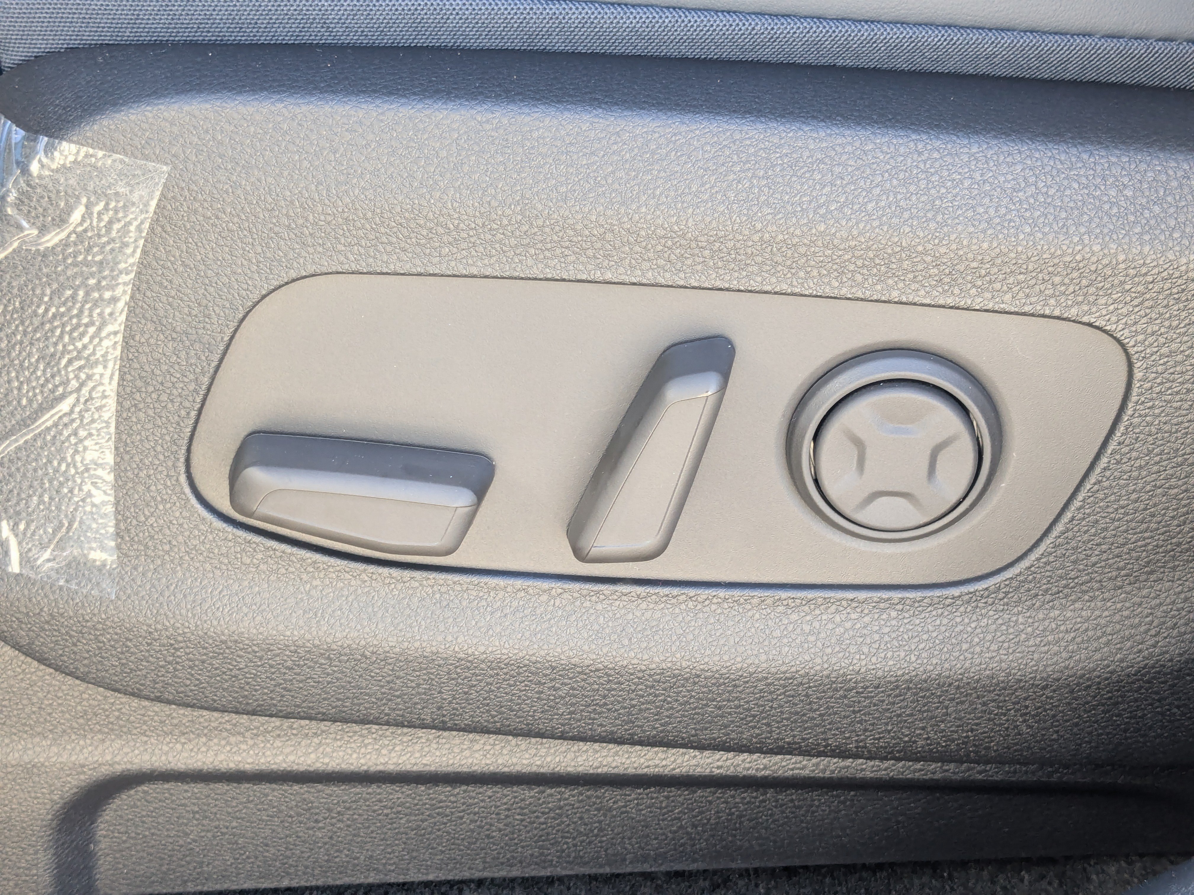 New 2026 Kia Carnival EX FWD image 30