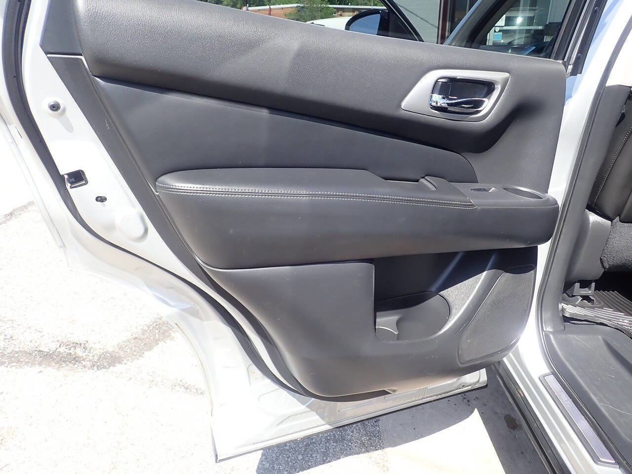 Used 2013 Nissan Pathfinder SL w/ Trailer Tow Pkg AWD/4WD image 13