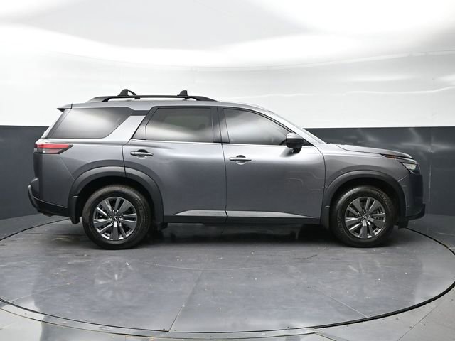 Used 2023 Nissan Pathfinder SV image 4