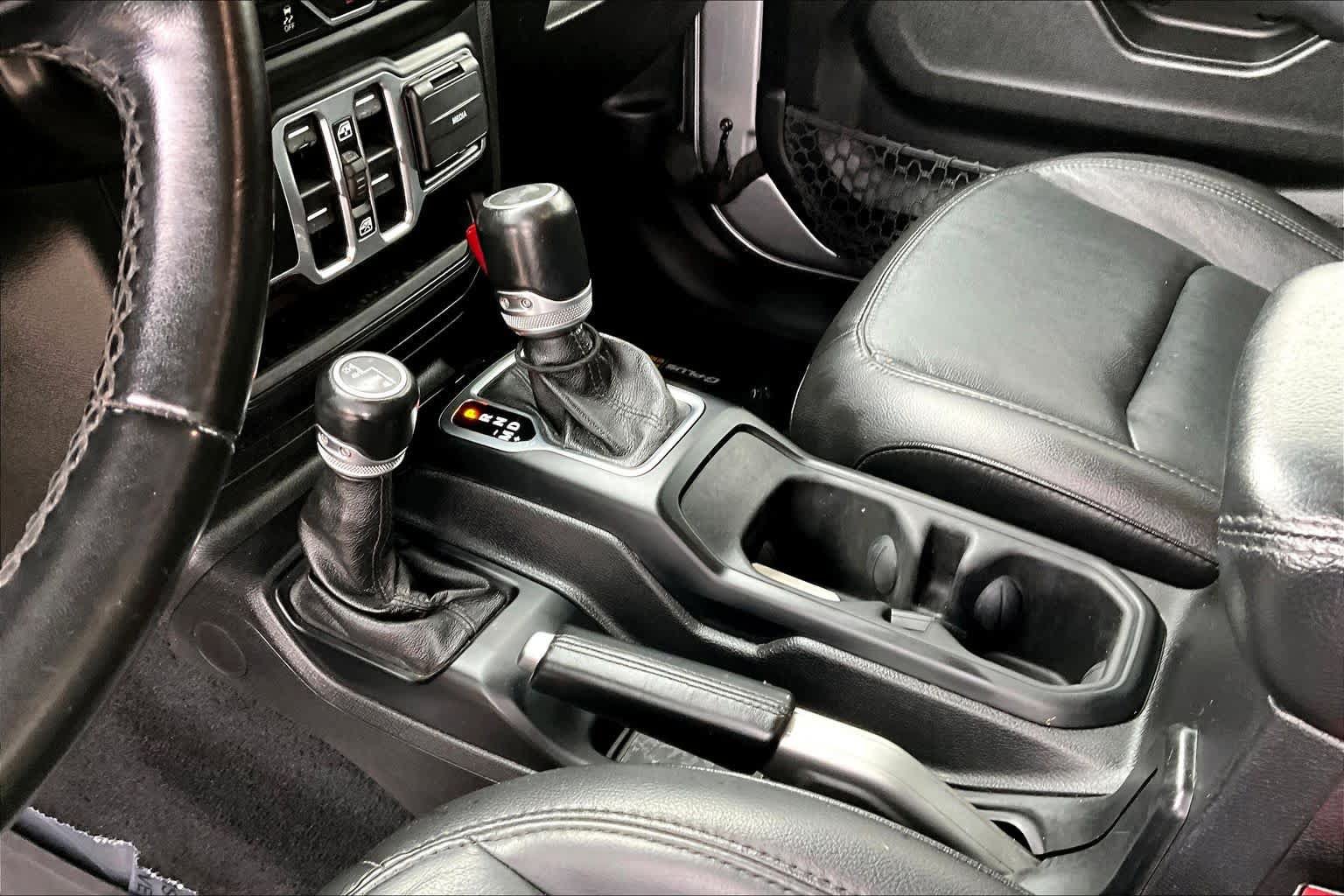 Used 2020 Jeep Wrangler Unlimited Sahara AWD/4WD image 16