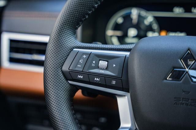 New 2025 Mitsubishi Outlander SEL image 31