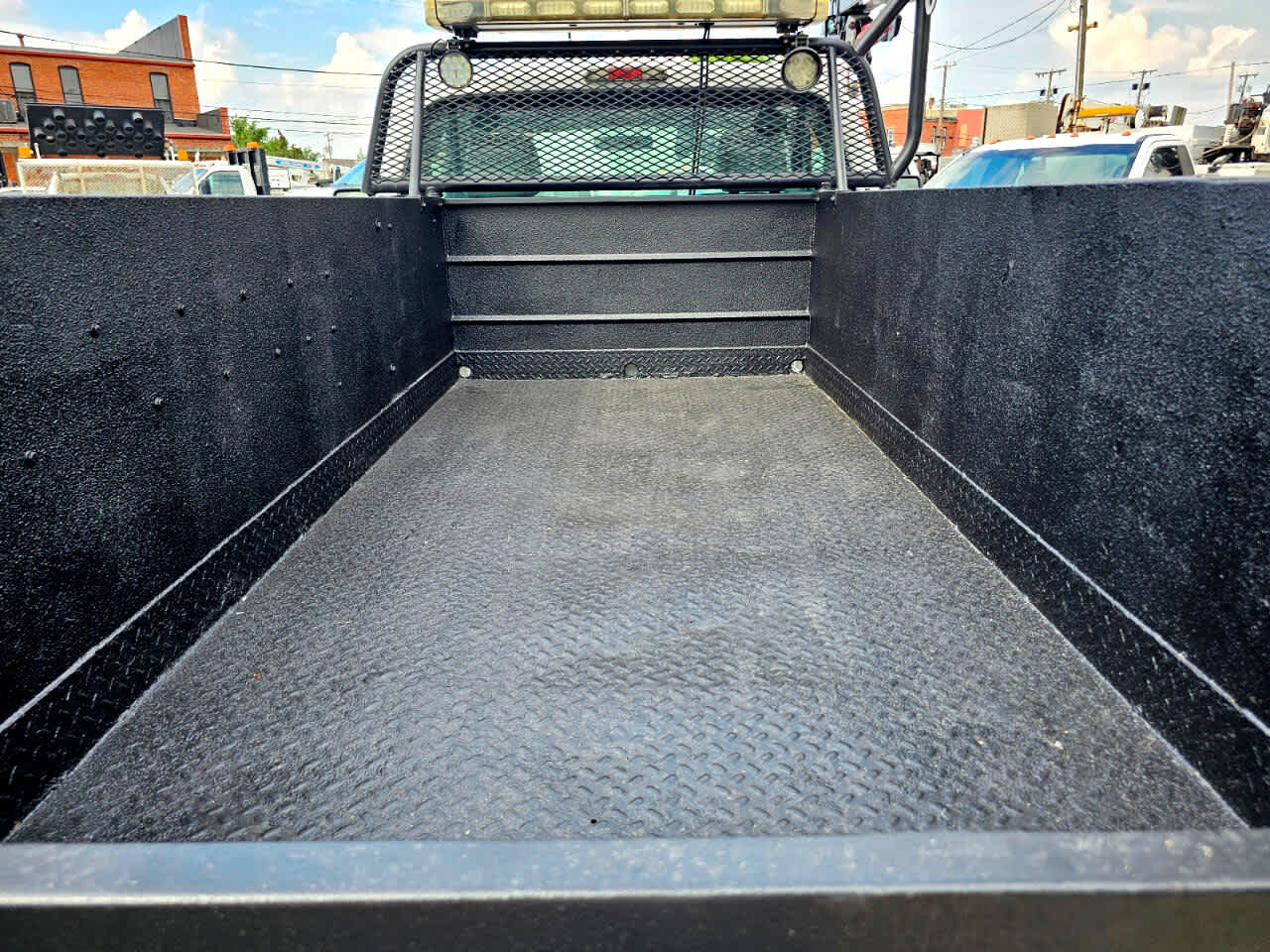 Used 2011 Ford F550 4x4 Regular Cab Super Duty w/ Payload Upgrade Pkg image 2