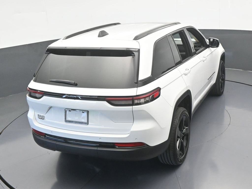 Used 2025 Jeep Grand Cherokee Altitude image 50