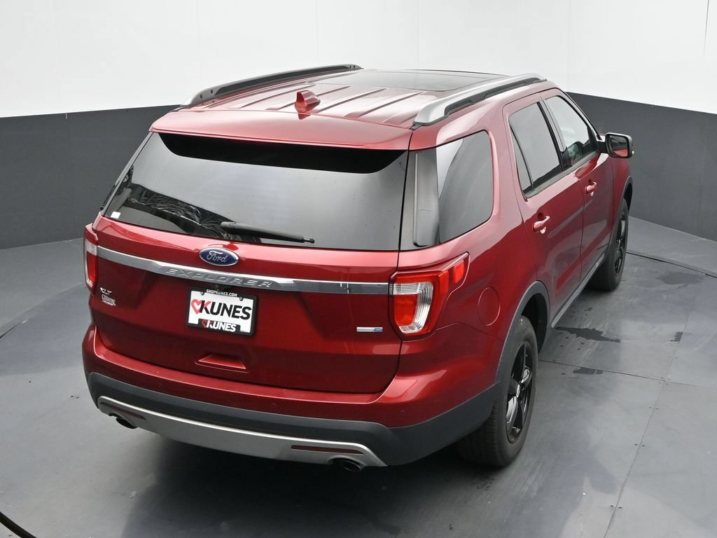 Used 2016 Ford Explorer XLT w/ Equipment Group 202A AWD/4WD image 11