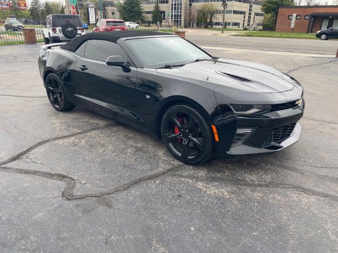 Used 2017 Chevrolet Camaro SS RWD image 2
