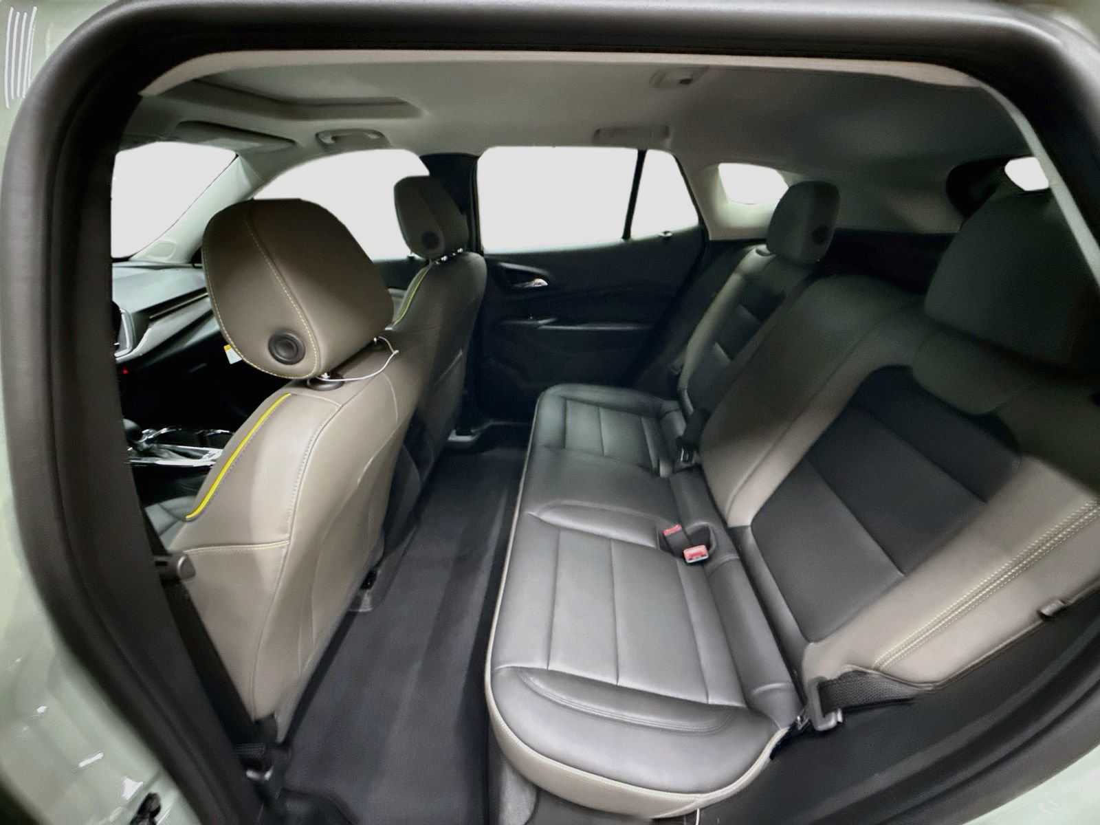 New 2026 Chevrolet Trax ACTIV w/ Sunroof Package FWD image 28