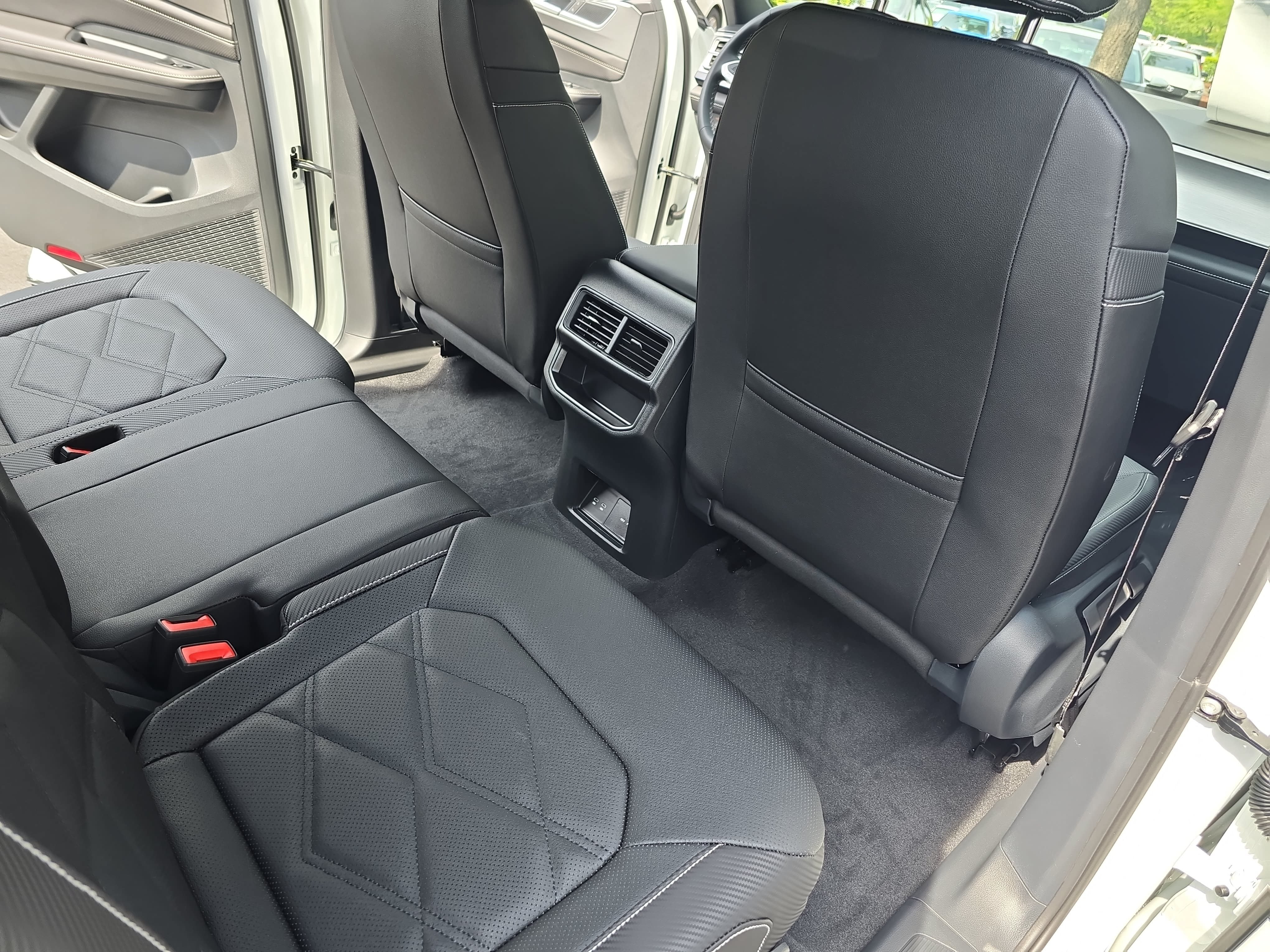 New 2026 Volkswagen Atlas Cross Sport SE AWD/4WD image 11