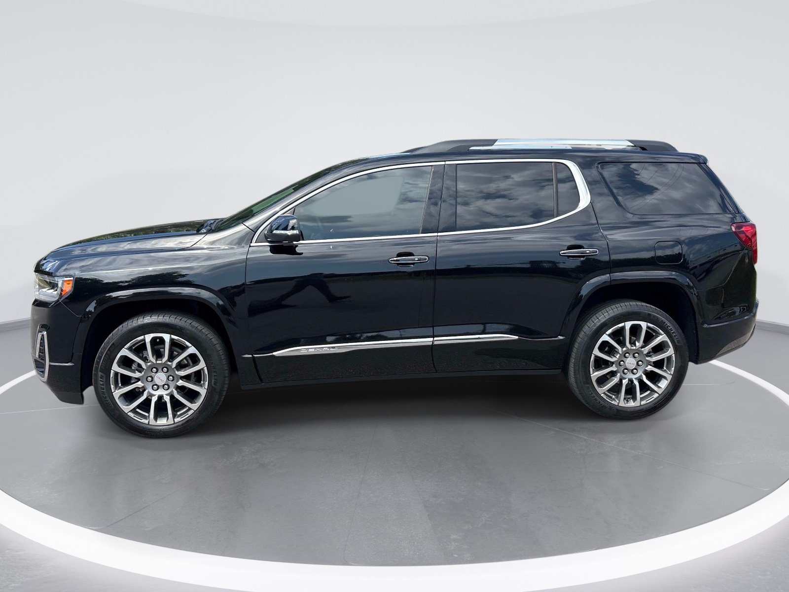 Used 2023 GMC Acadia Denali w/ Denali Technology Package FWD image 5