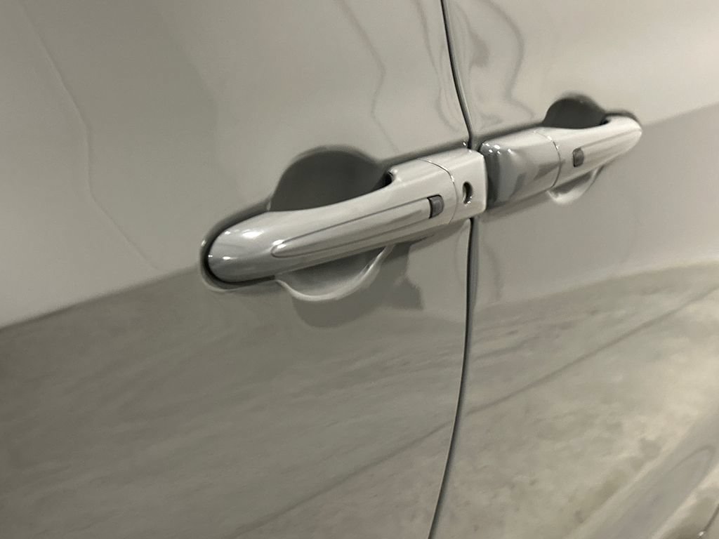 Used 2025 Chrysler Pacifica Select FWD image 13