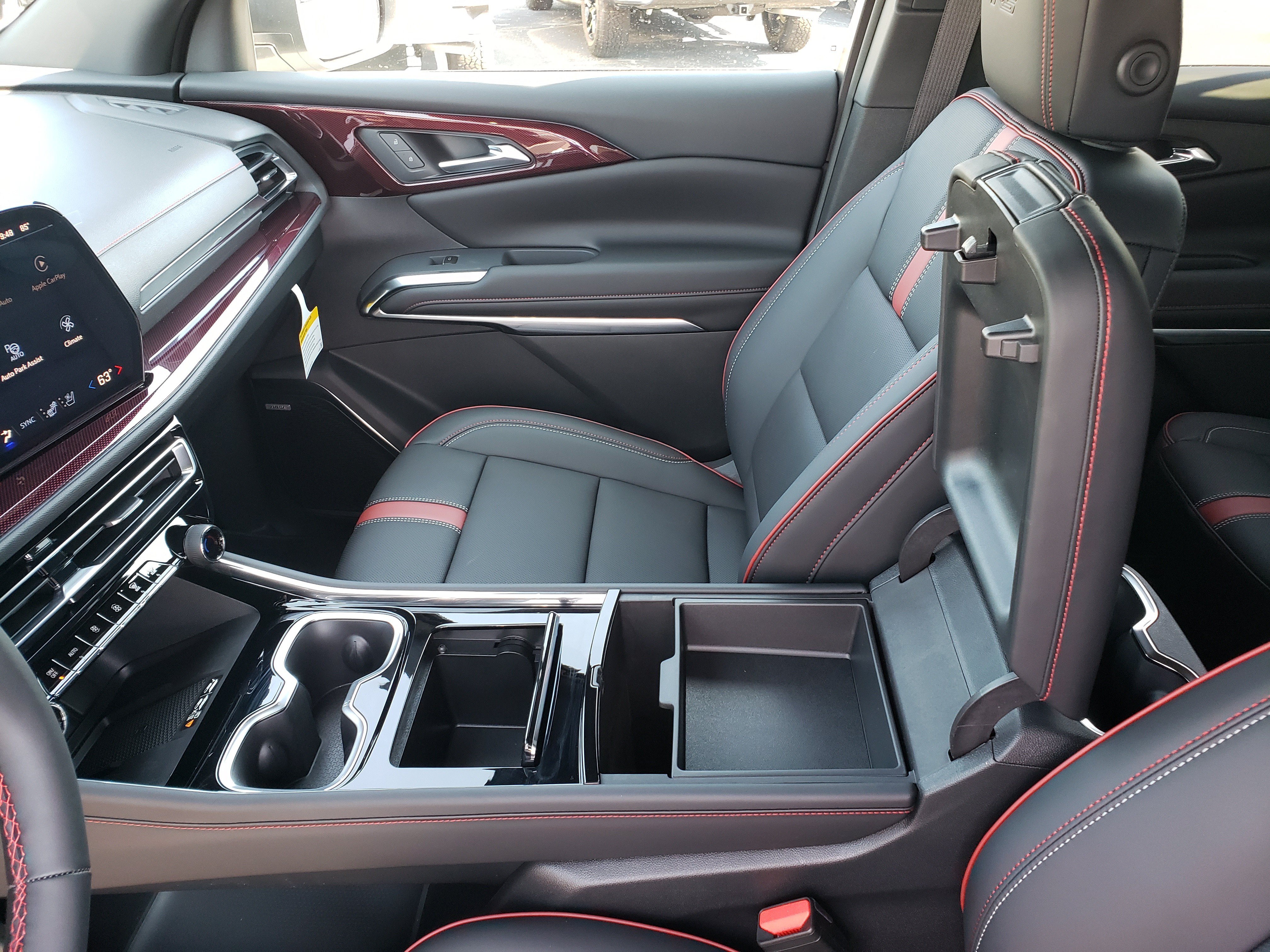 New 2027 Chevrolet Traverse RS w/ LPO, Floor Liner Package FWD image 28