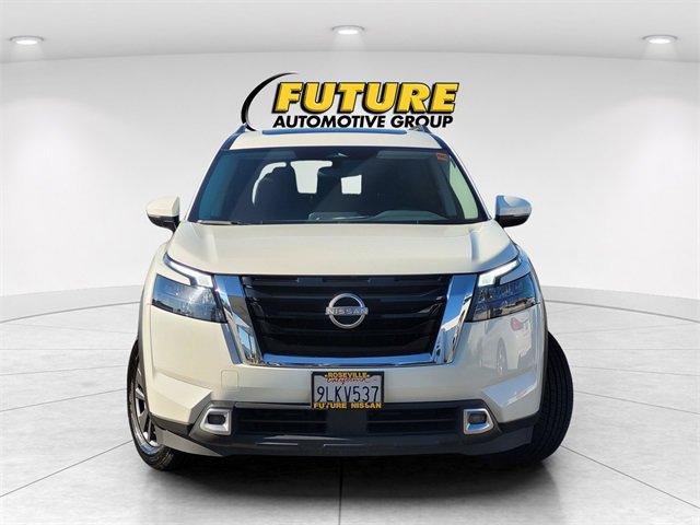Used 2024 Nissan Pathfinder SV w/ SV Premium Package image 2