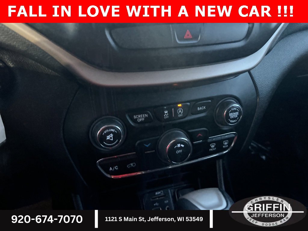 Used 2017 Jeep Cherokee Latitude w/ Cold Weather Group image 26