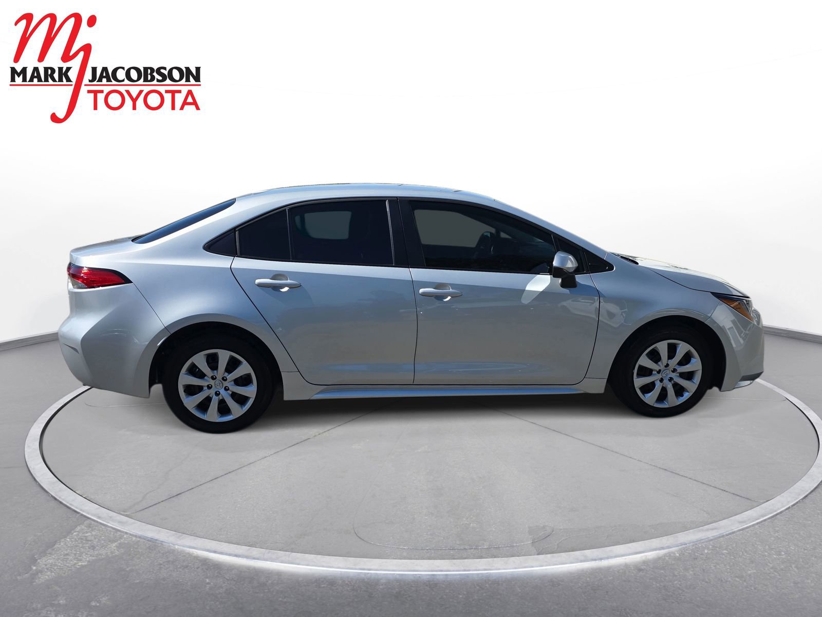 Used 2025 Toyota Corolla LE FWD image 4
