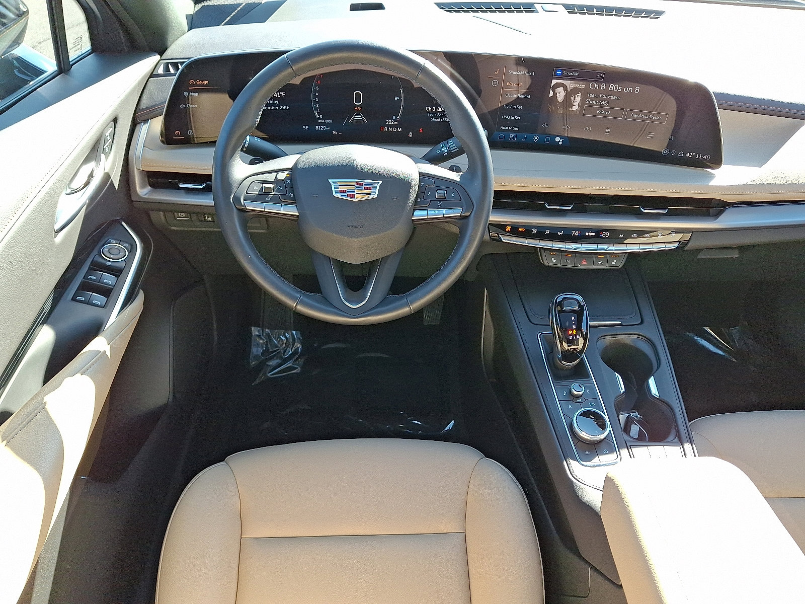 Used 2024 Cadillac XT4 Luxury w/ Cold Weather Package image 12