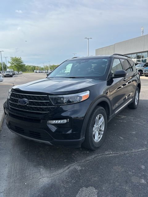 Used 2023 Ford Explorer XLT w/ Equipment Group 202A AWD/4WD image 2