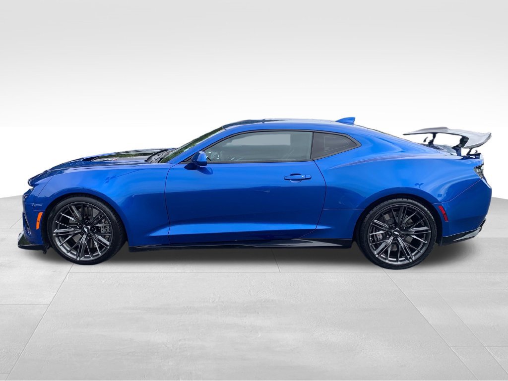 Used 2018 Chevrolet Camaro ZL1 RWD image 2