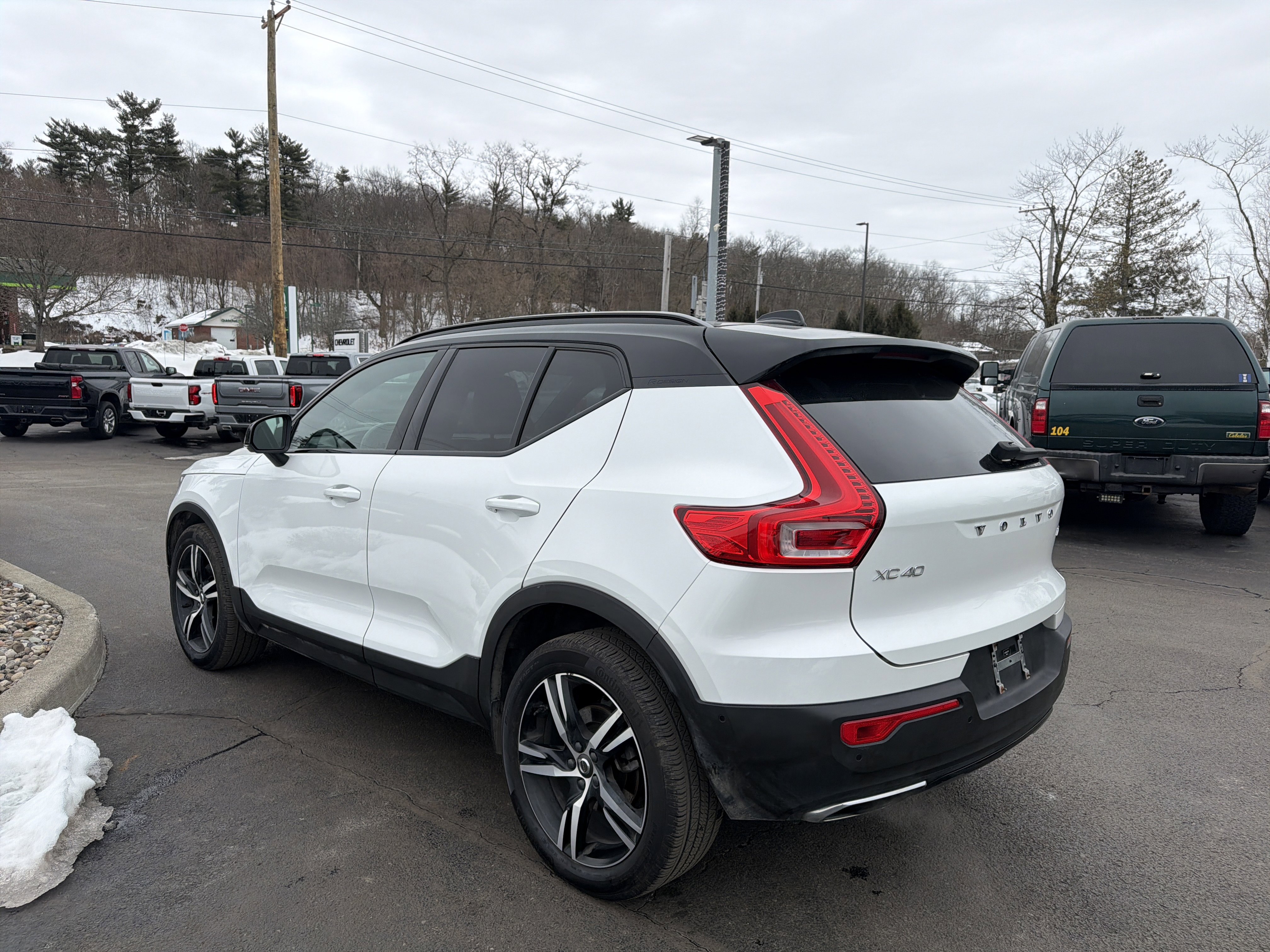 Used 2019 Volvo XC40 T5 R-Design image 8