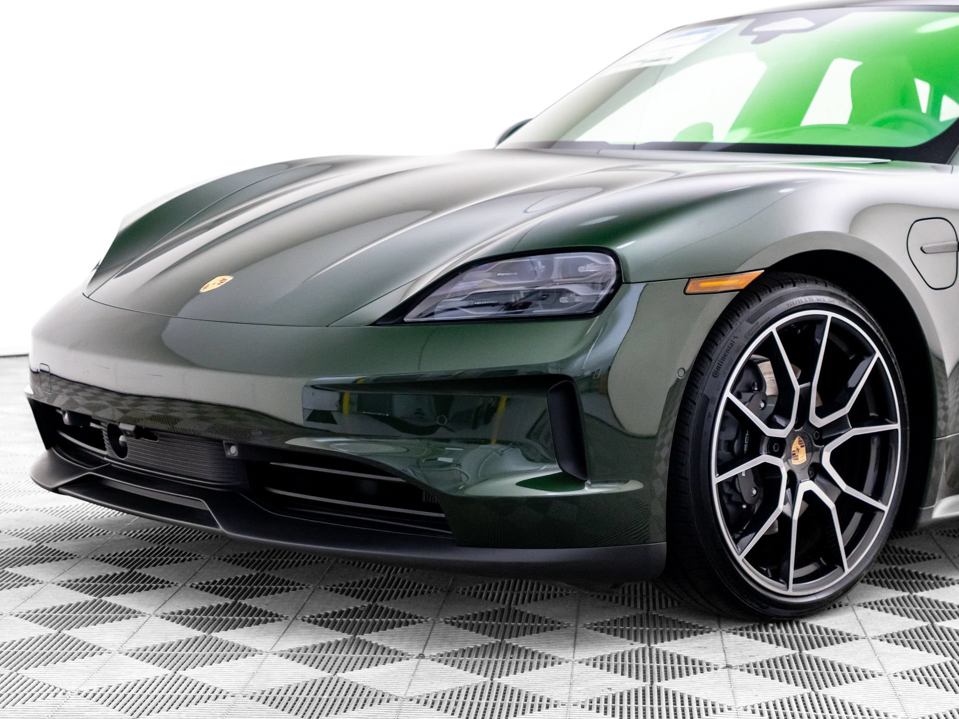 New 2026 Porsche Taycan AWD/4WD image 36