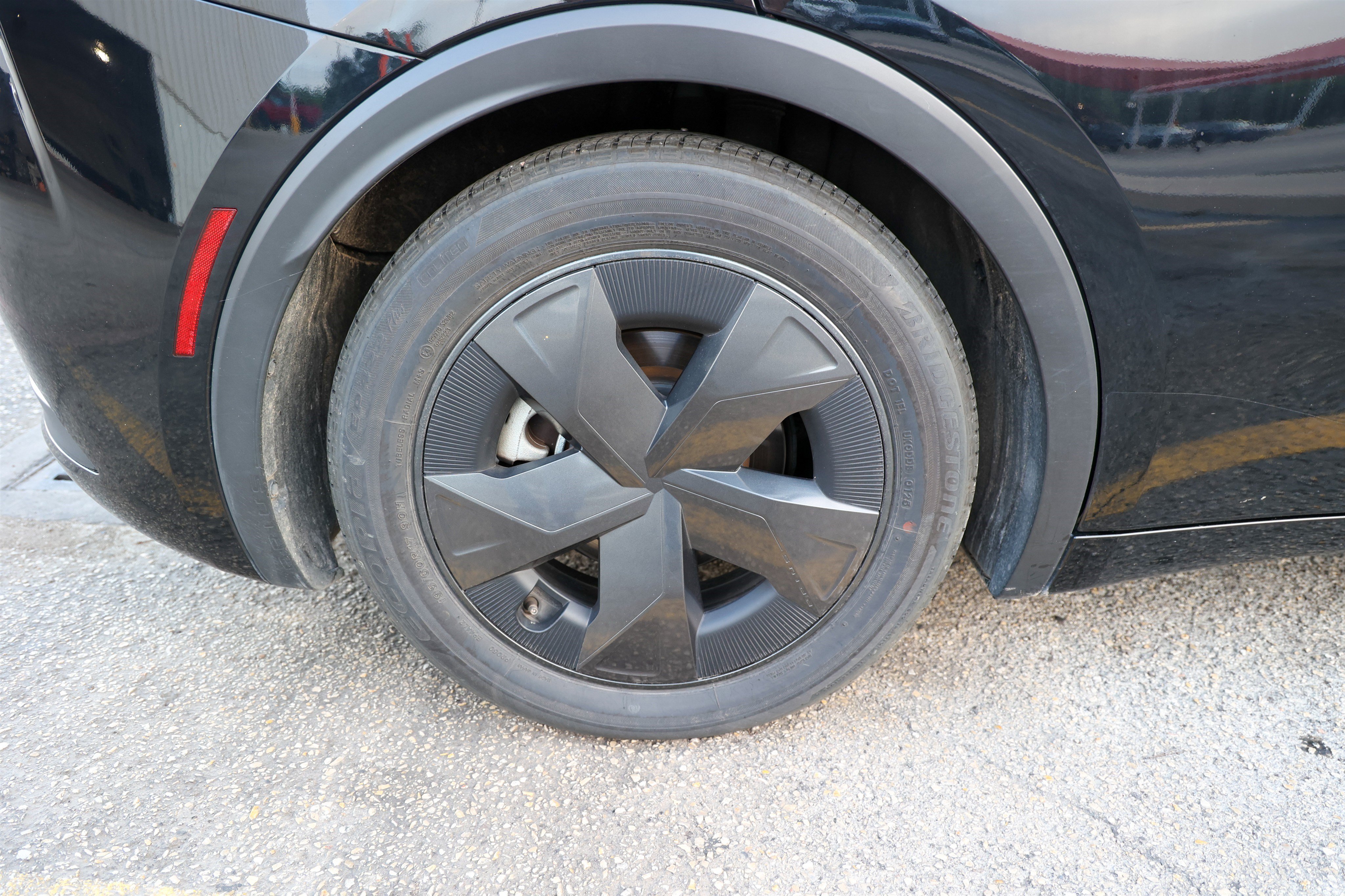 Used 2025 Toyota Prius LE FWD image 13