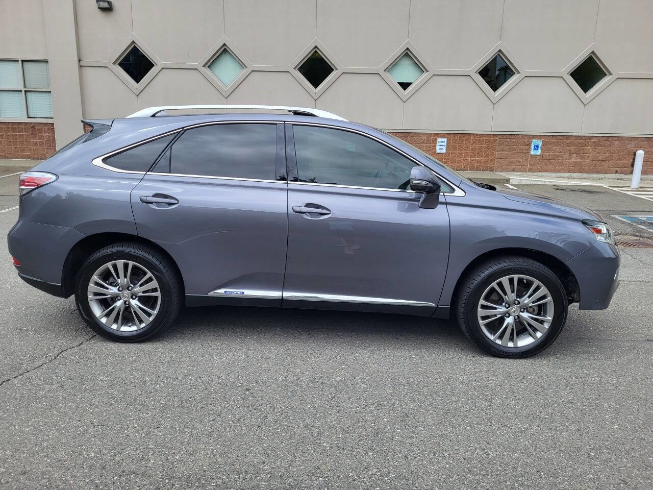 Used 2014 Lexus RX 450h Base AWD 4dr SUV image 21