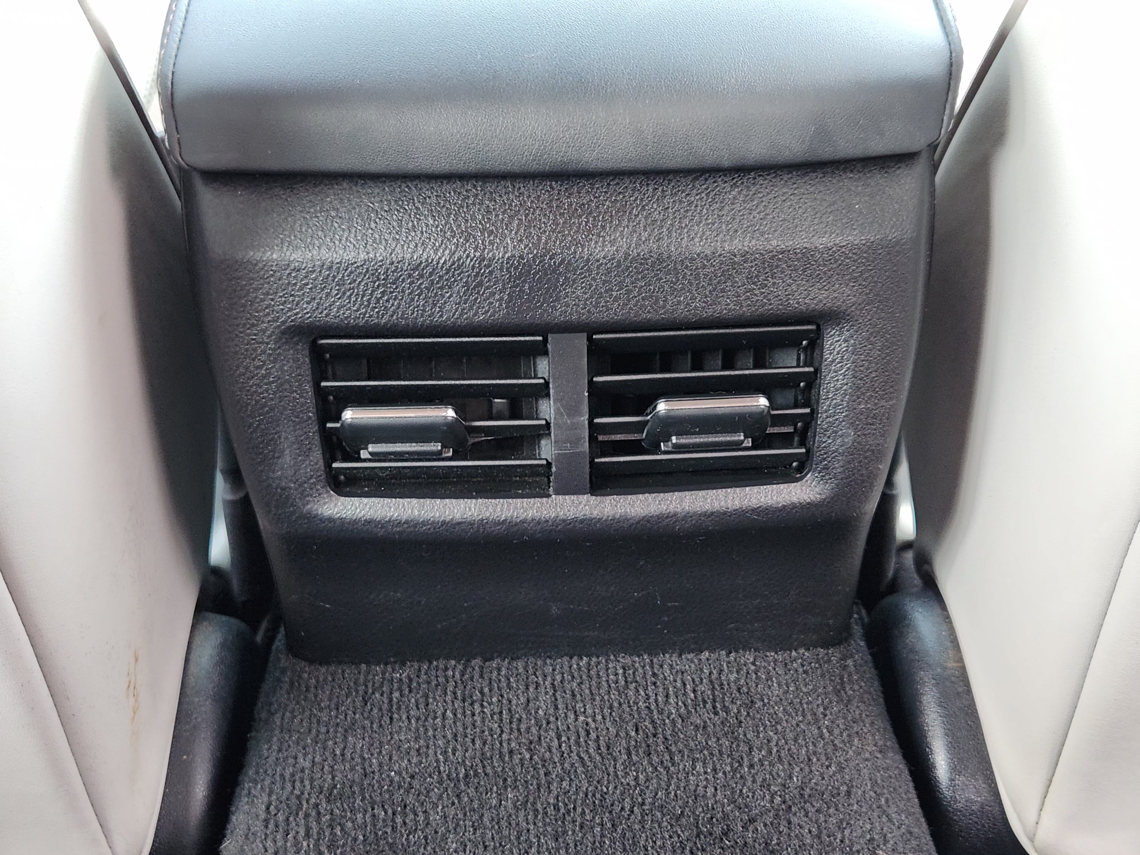 Used 2016 Lexus IS 200t w/ F Sport Package RWD image 32