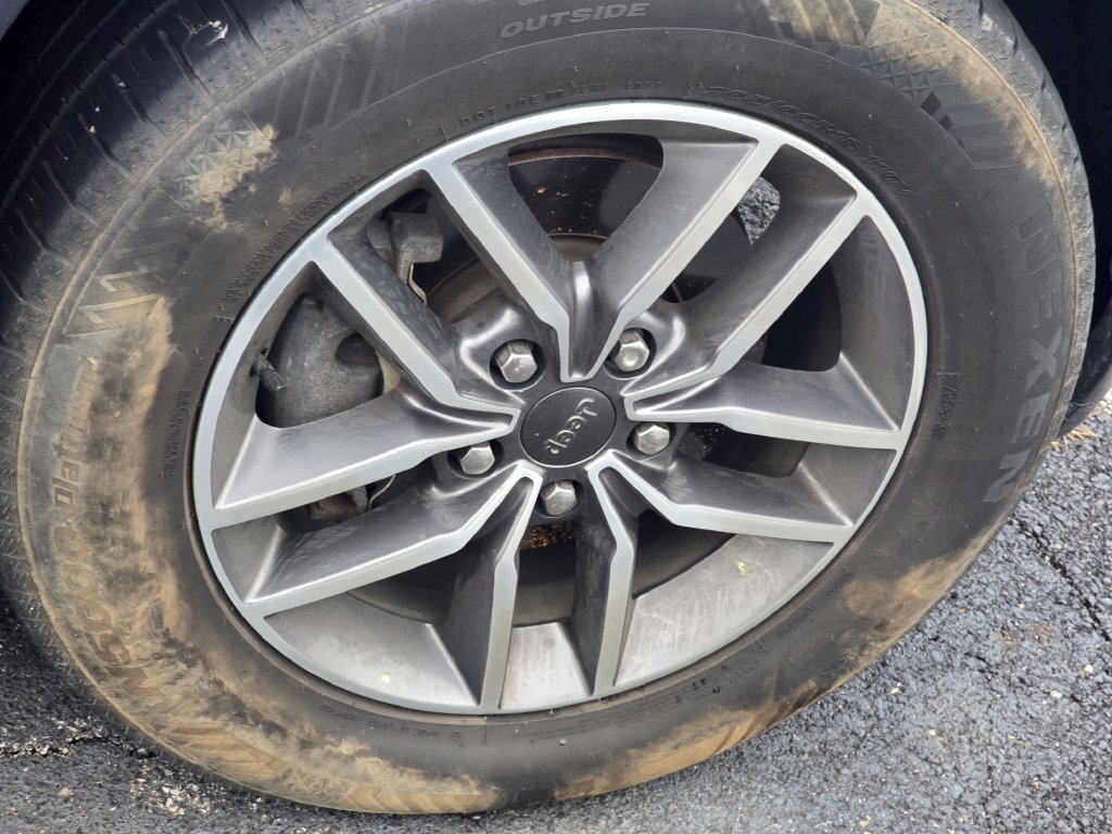 Used 2020 Jeep Grand Cherokee Limited AWD/4WD image 19