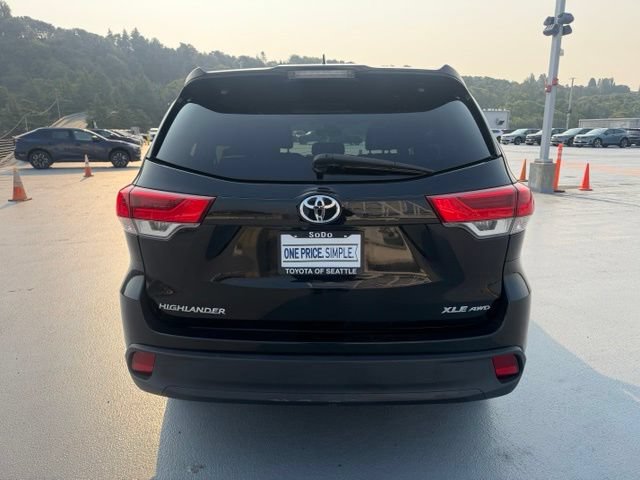 Used 2018 Toyota Highlander XLE AWD/4WD image 4