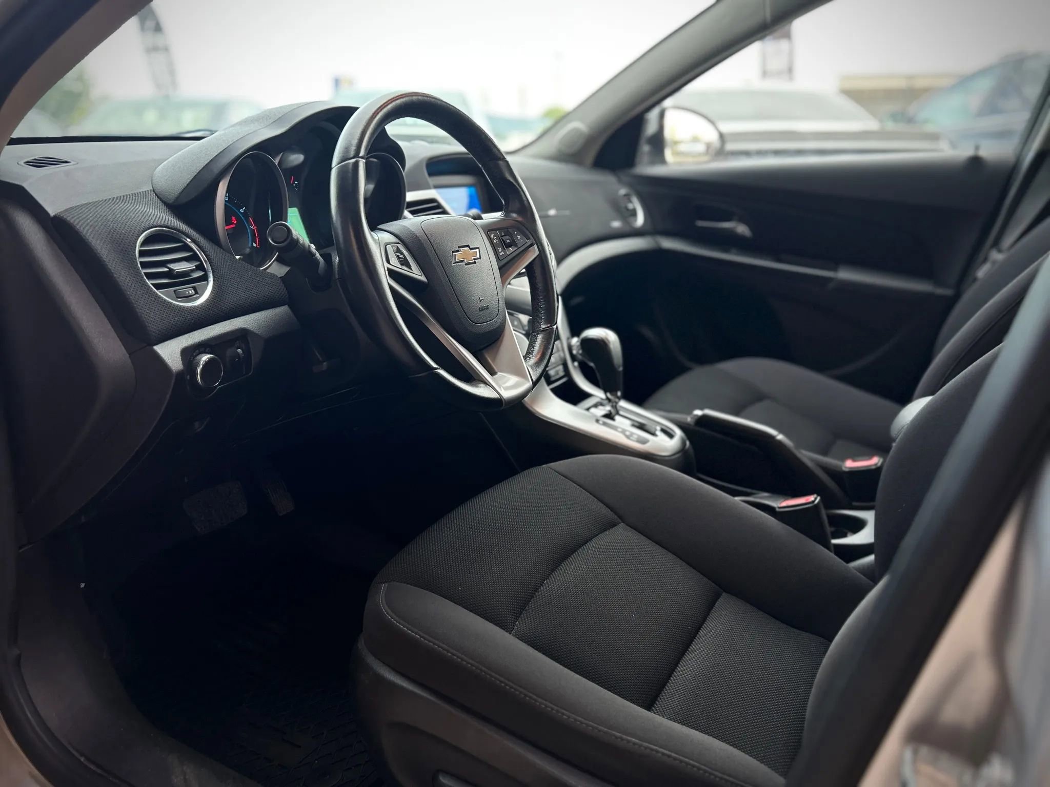 Used 2014 Chevrolet Cruze LT image 9