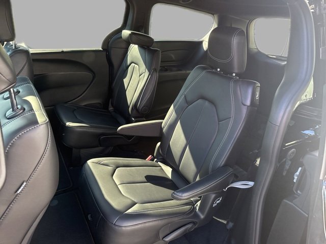 New 2026 Chrysler Pacifica Select image 11