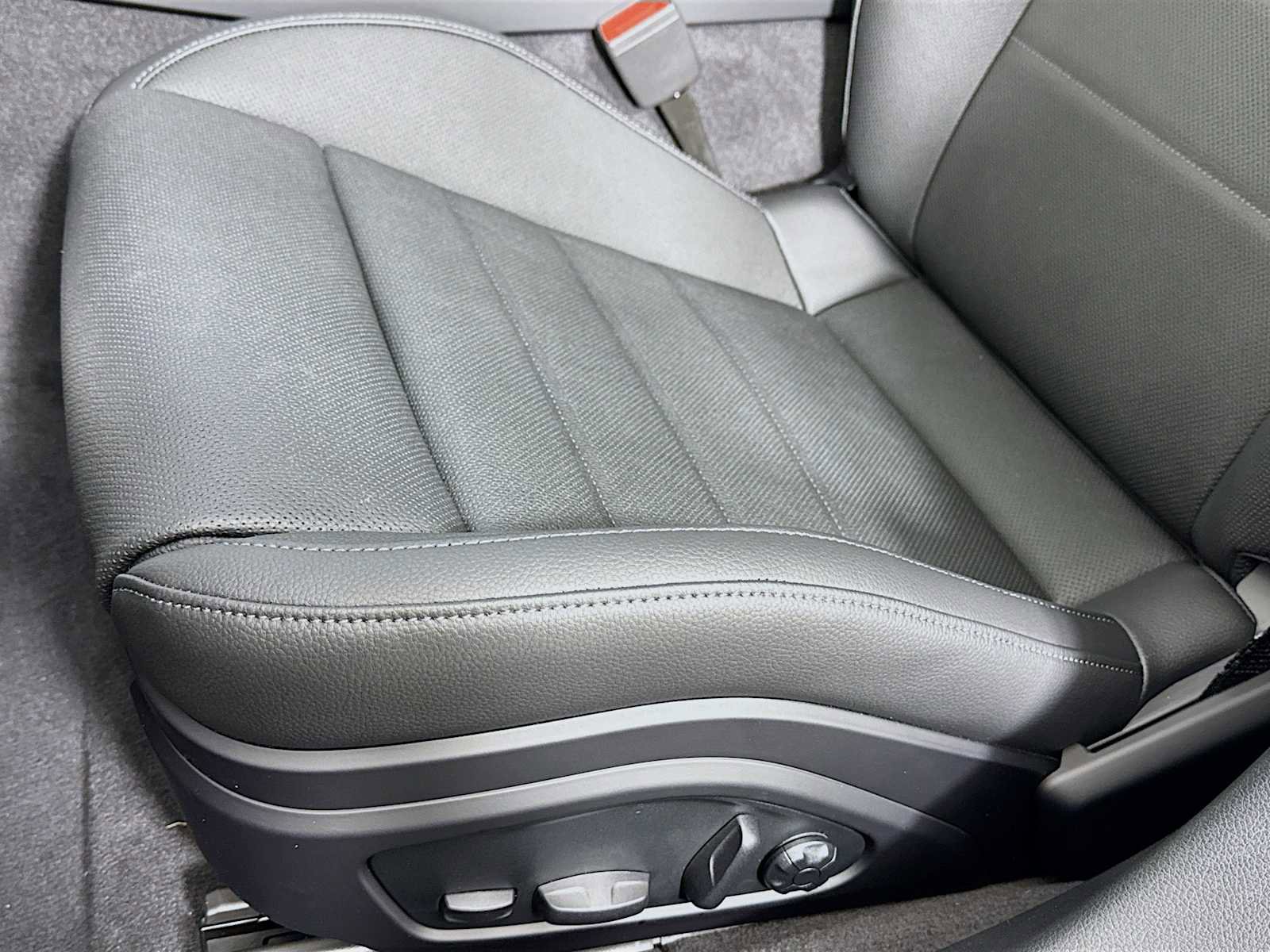 New 2026 Porsche Panamera image 13