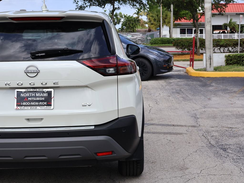 Used 2023 Nissan Rogue SV FWD image 14