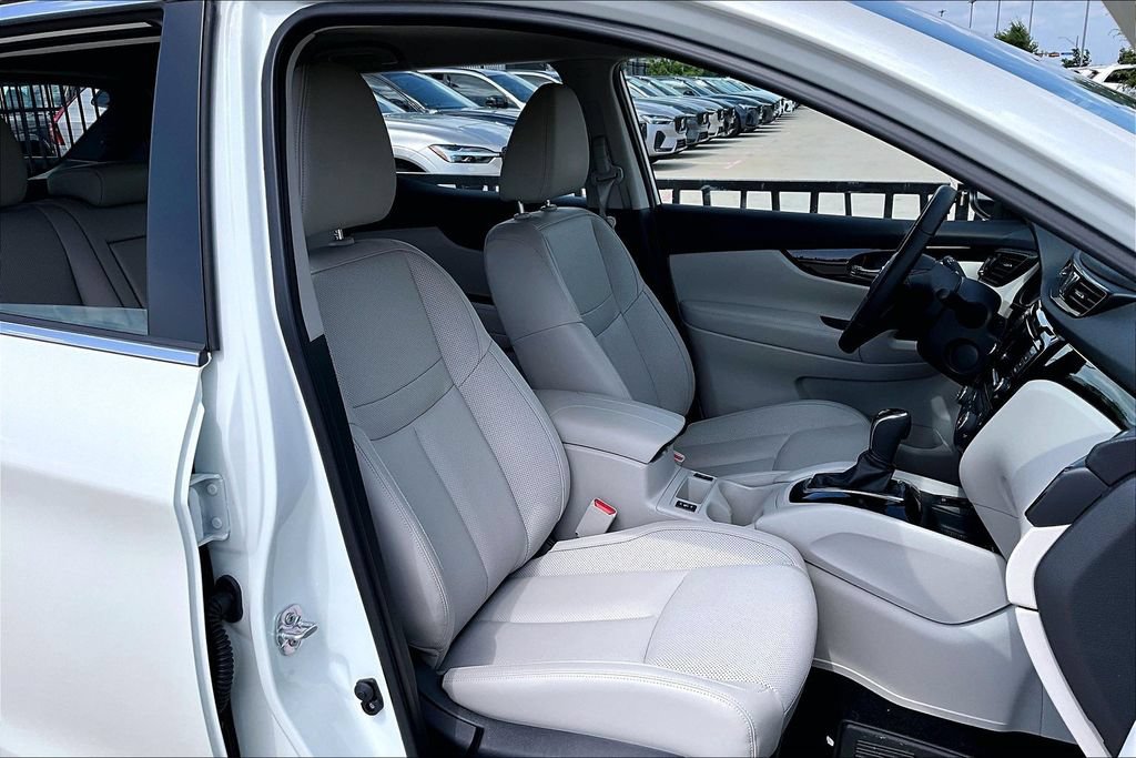 Used 2022 Nissan Rogue Sport SL AWD/4WD image 9