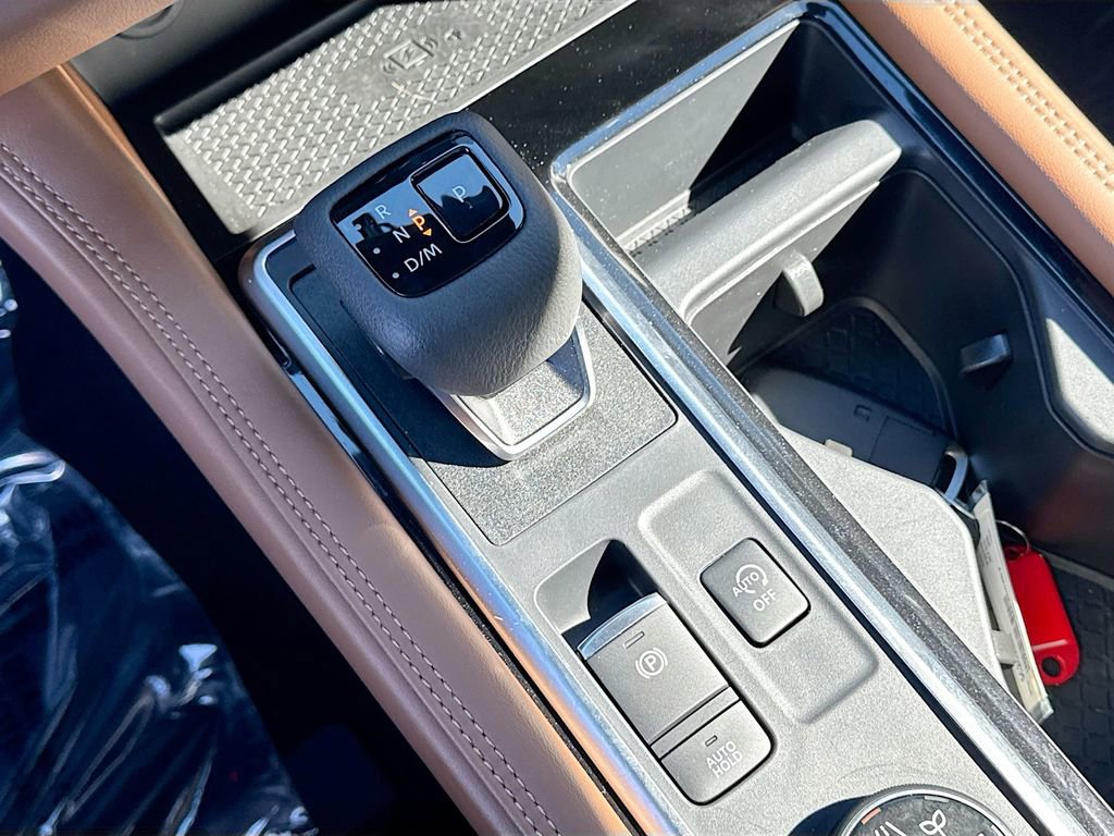 Used 2025 Nissan Pathfinder Platinum image 15