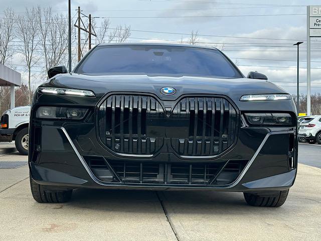 Certified 2023 BMW 760i xDrive w/ Executive Package image 2